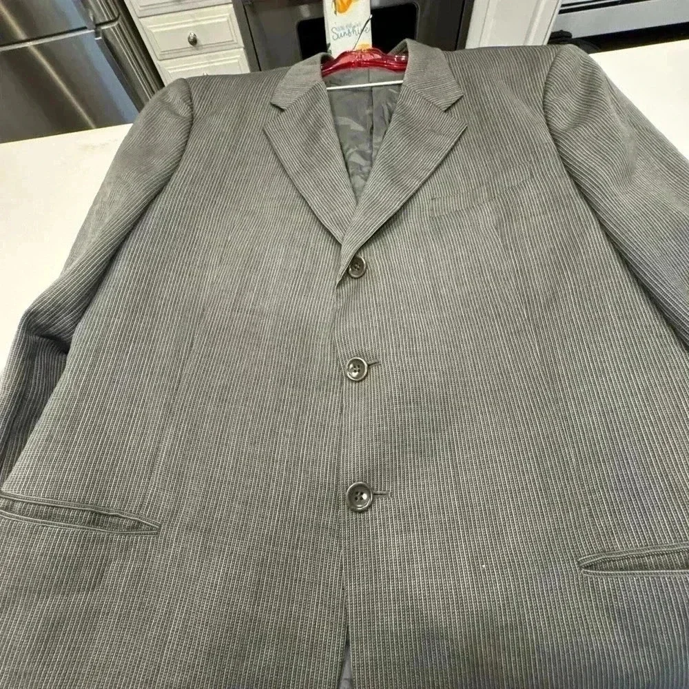 Armani Collezioni men’s dark gray striped wool blazer size 46R